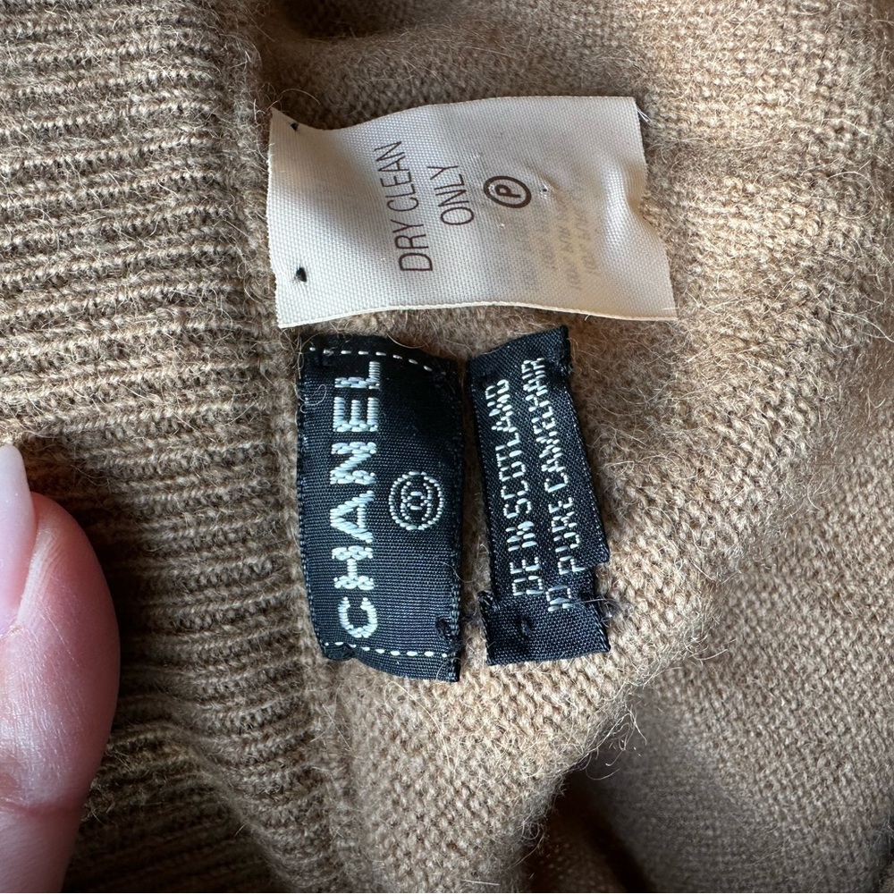 Elegant Brown Women's Sweater Set - Picture 11 of 16